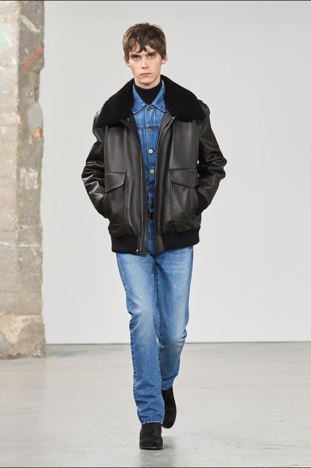 مجموعة Gabriela Hearst لخريف 2025 تؤكد التزامها بالفخامة والتقنيات الحرفية