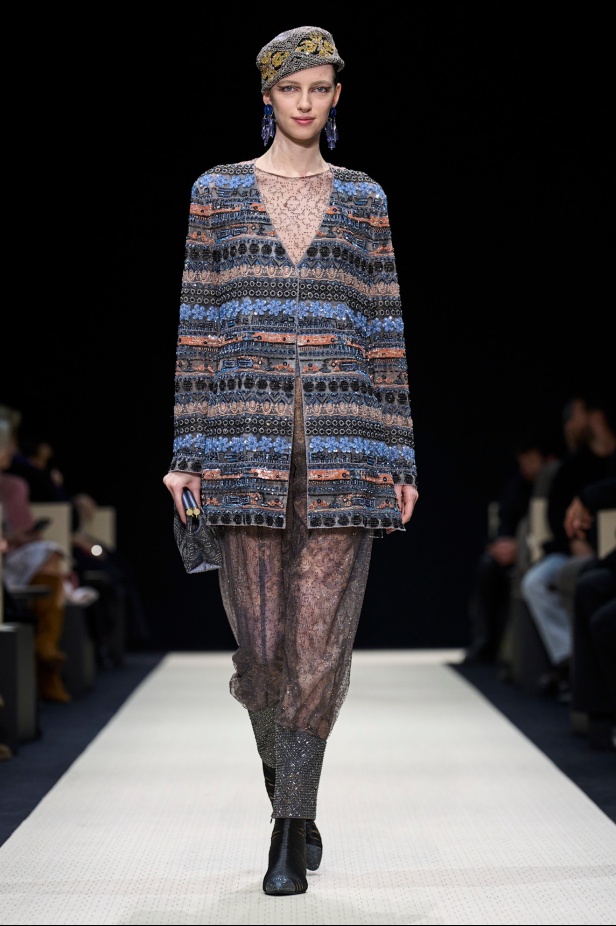  Giorgio Armani خريف و شتاء 2025 للملابس الجاهزة : عودة إلى “الجذور”، حيث الأناقة تنبع من الصمت