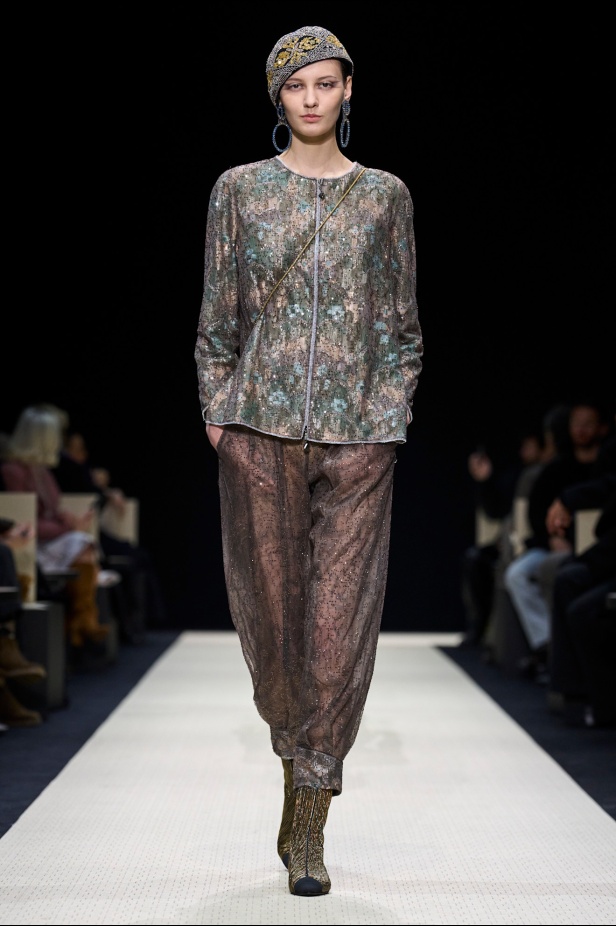  Giorgio Armani خريف و شتاء 2025 للملابس الجاهزة : عودة إلى “الجذور”، حيث الأناقة تنبع من الصمت