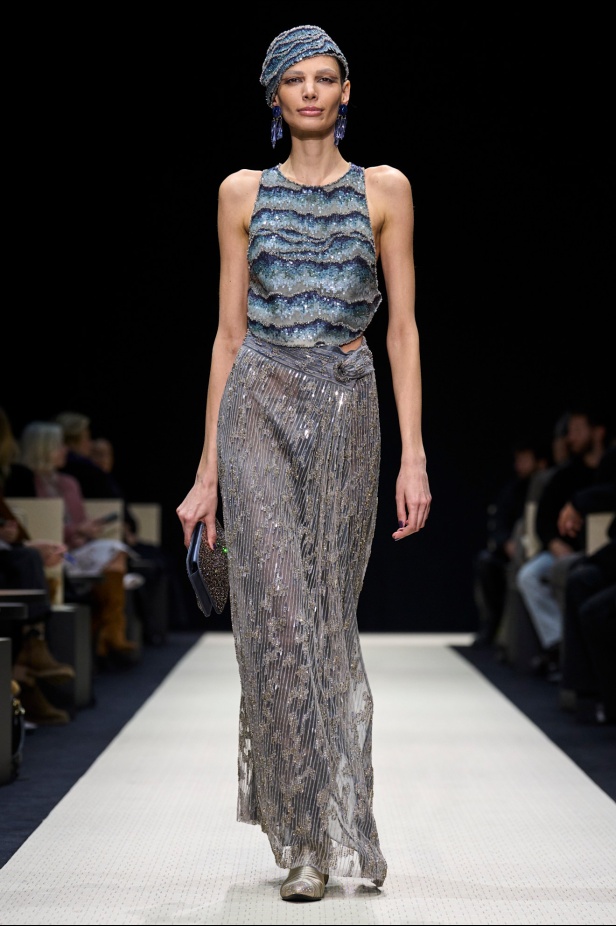 Giorgio Armani خريف و شتاء 2025 للملابس الجاهزة : عودة إلى “الجذور”، حيث الأناقة تنبع من الصمت