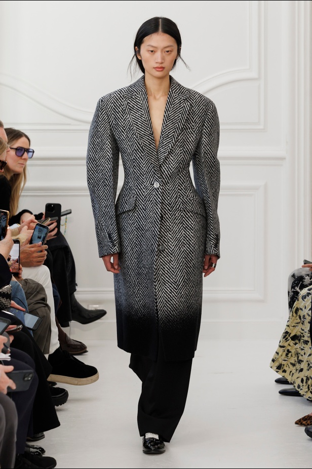Sarah Burton لـGivenchy مجموعة خريف و شتاء  2025: العودة إلى الجذور… والانطلاقة نحو عهد جديد