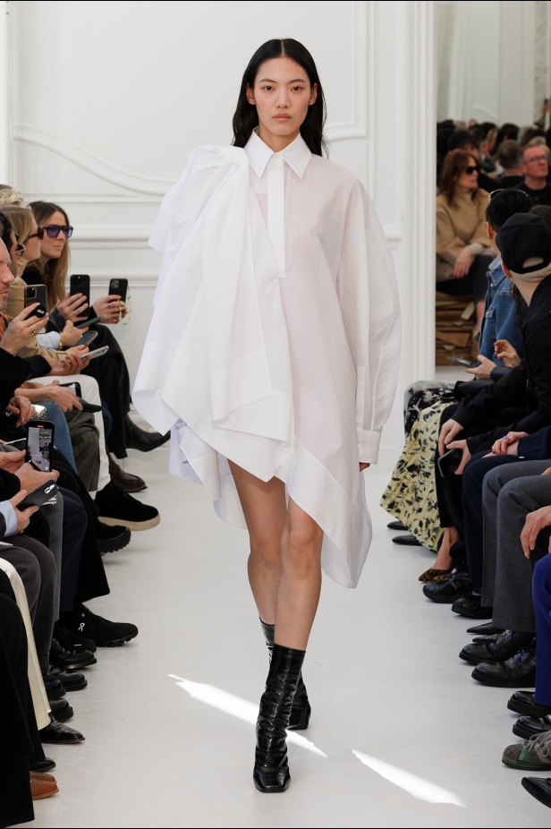 Sarah Burton لـGivenchy مجموعة خريف و شتاء  2025: العودة إلى الجذور… والانطلاقة نحو عهد جديد