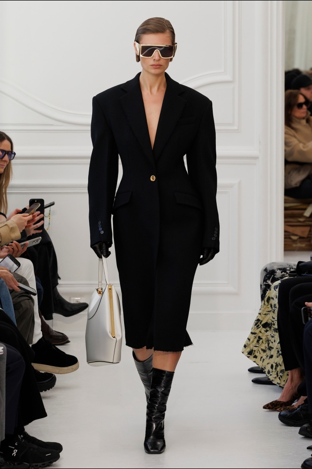 Sarah Burton لـGivenchy مجموعة خريف و شتاء  2025: العودة إلى الجذور… والانطلاقة نحو عهد جديد