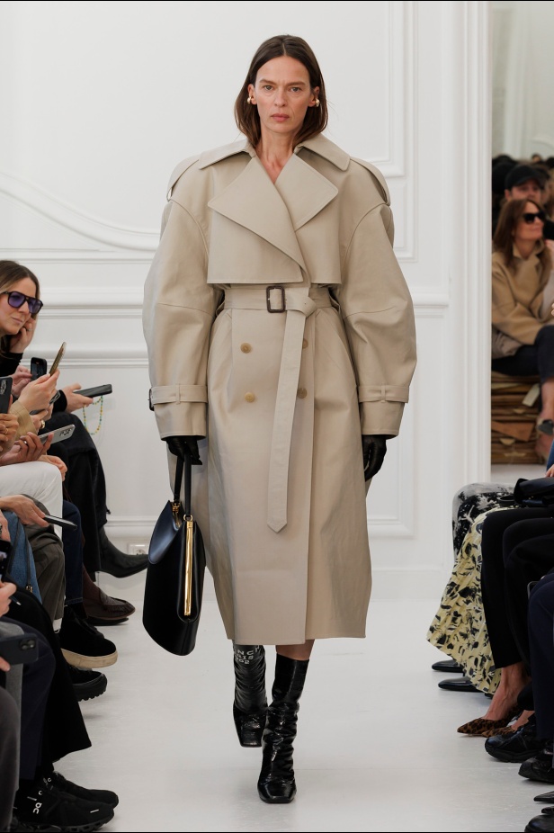 Sarah Burton لـGivenchy مجموعة خريف و شتاء  2025: العودة إلى الجذور… والانطلاقة نحو عهد جديد
