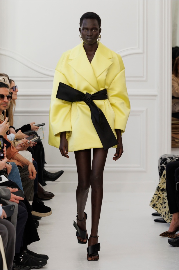 Sarah Burton لـGivenchy مجموعة خريف و شتاء  2025: العودة إلى الجذور… والانطلاقة نحو عهد جديد