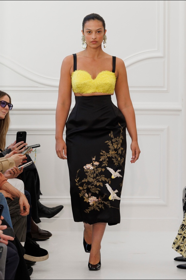 Sarah Burton لـGivenchy مجموعة خريف و شتاء  2025: العودة إلى الجذور… والانطلاقة نحو عهد جديد