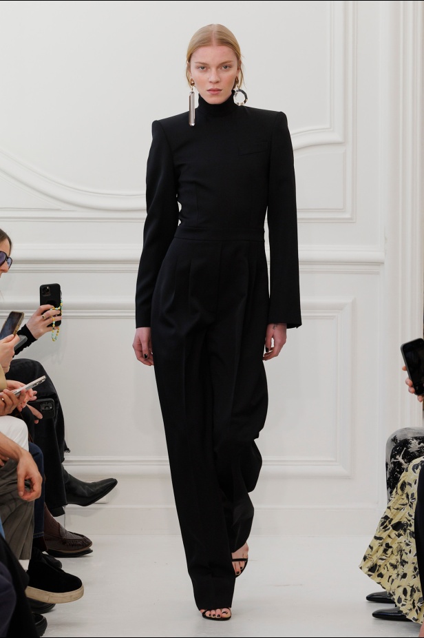 Sarah Burton لـGivenchy مجموعة خريف و شتاء  2025: العودة إلى الجذور… والانطلاقة نحو عهد جديد
