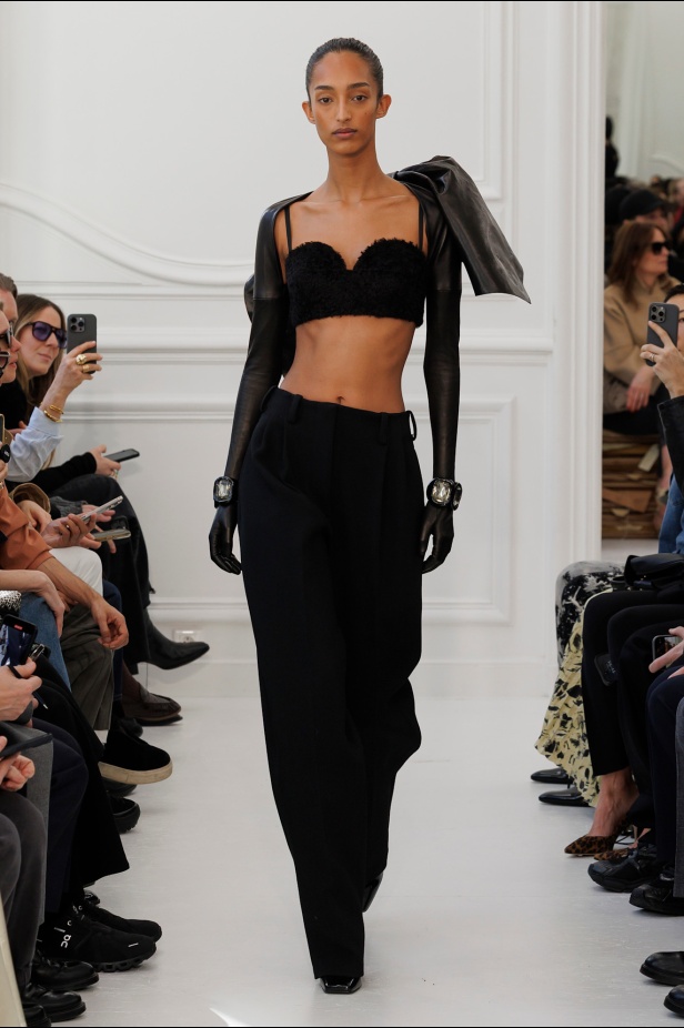 Sarah Burton لـGivenchy مجموعة خريف و شتاء  2025: العودة إلى الجذور… والانطلاقة نحو عهد جديد