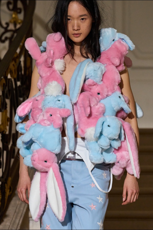 Kenzo تحيي أسلوب البانك في مجموعة خريف وشتاء 2025