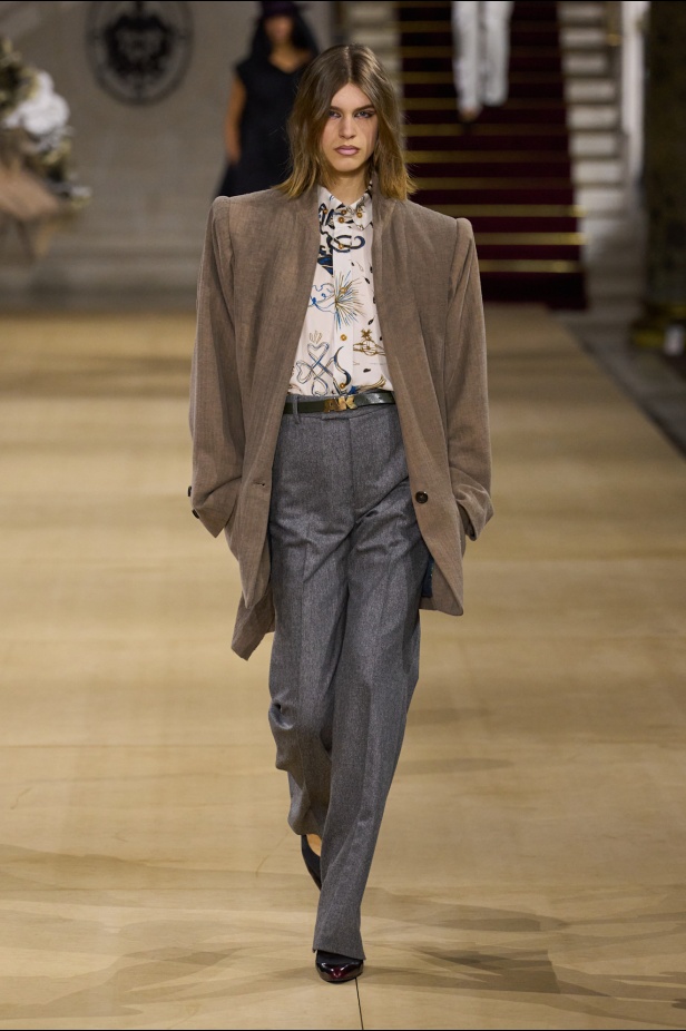 Andreas Kronthaler لـ Vivienne Westwood خريف و شتاء 2025 للملابس الجاهزة: إرث جريء برؤية مُتجددة 