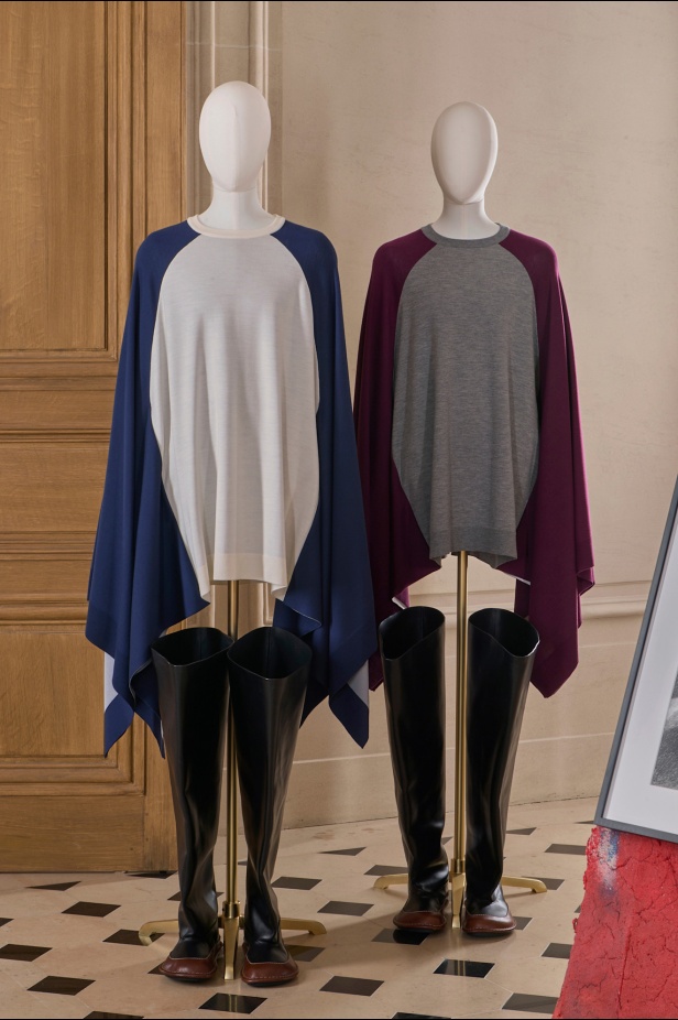 مجموعة Loewe خريف و شتاء 2025 للملابس الجاهزة: أزياء تتجمد في الزمن… وتتحرك بالفكر