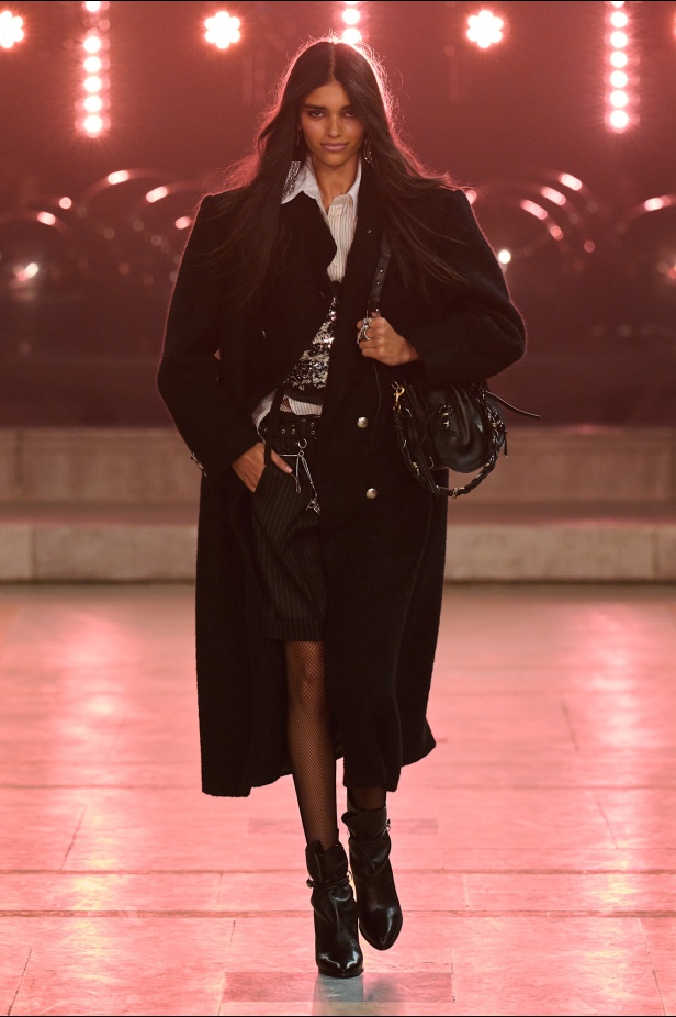 مجموعة Isabel Marant لخريف وشتاء 2025: البانك يندمج بالأناقة الباريسية الكلاسيكية