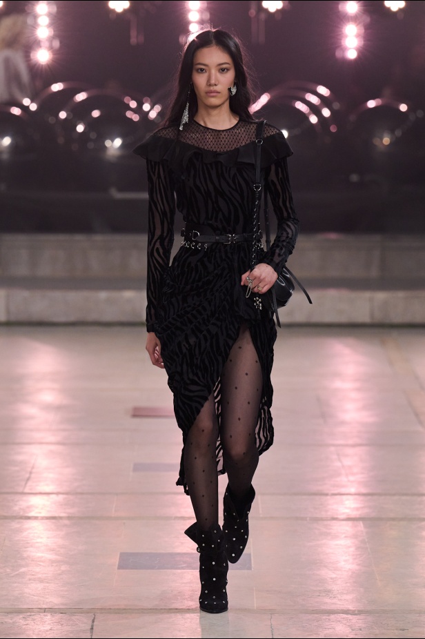 مجموعة Isabel Marant لخريف وشتاء 2025: البانك يندمج بالأناقة الباريسية الكلاسيكية