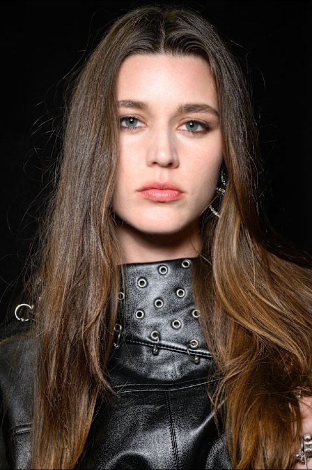 مجموعة Isabel Marant لخريف وشتاء 2025: البانك يندمج بالأناقة الباريسية الكلاسيكية