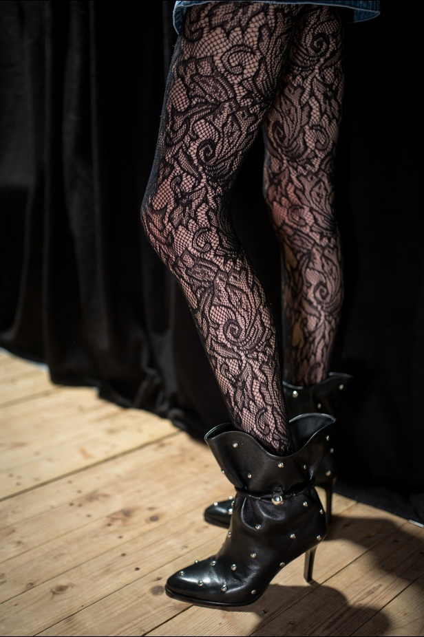 مجموعة Isabel Marant لخريف وشتاء 2025: البانك يندمج بالأناقة الباريسية الكلاسيكية