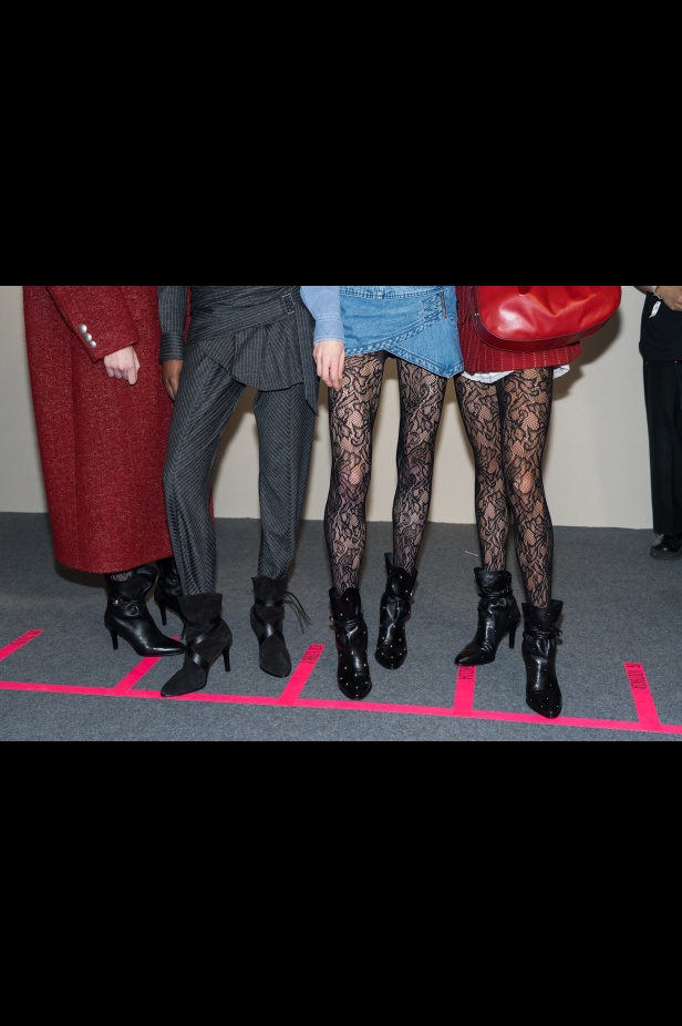 مجموعة Isabel Marant لخريف وشتاء 2025: البانك يندمج بالأناقة الباريسية الكلاسيكية