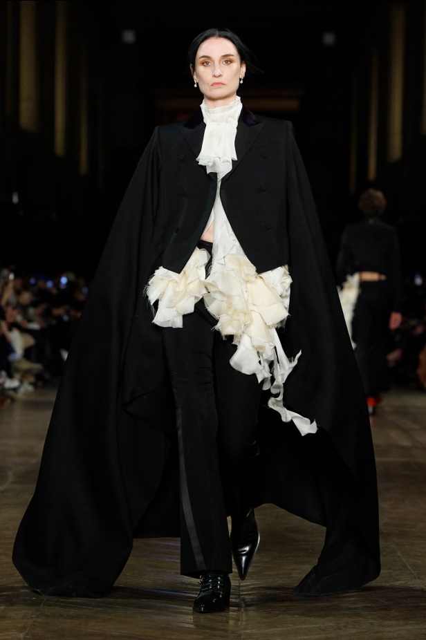 مجموعة Alexander McQueen لشتاء 2025 