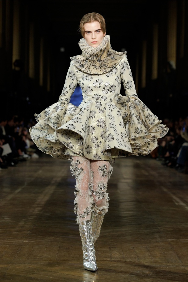 مجموعة Alexander McQueen لشتاء 2025 