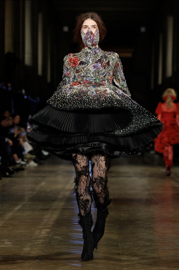 مجموعة Alexander McQueen لشتاء 2025 