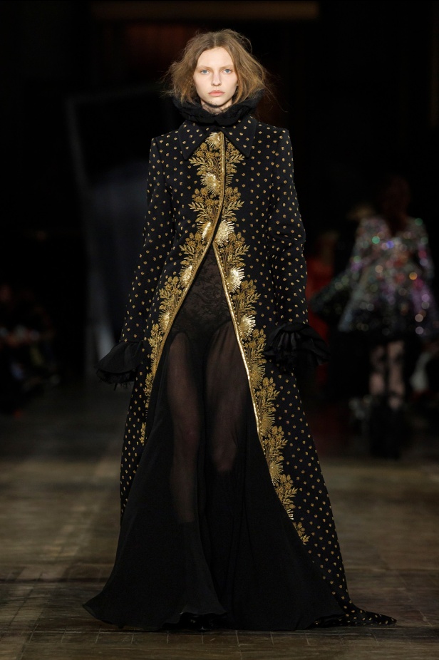 مجموعة Alexander McQueen لشتاء 2025 