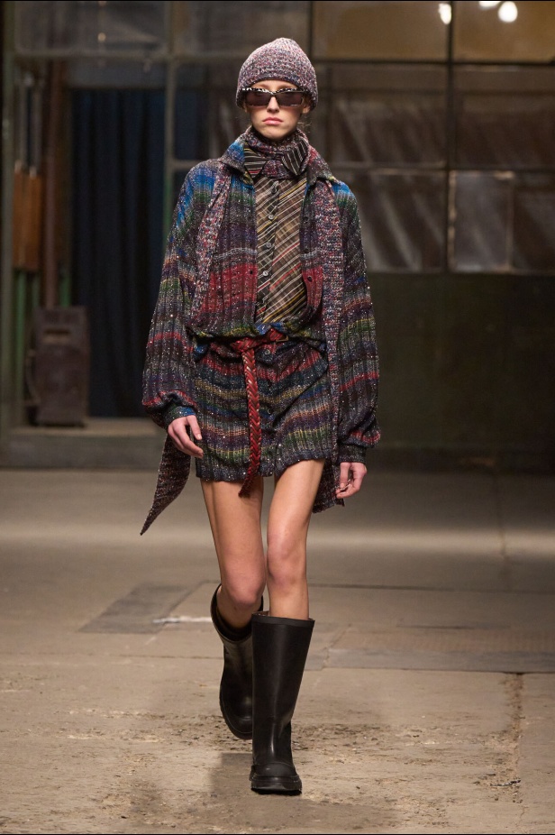 عرض أزياء Missoni لخريف 2025-2026 يحيي نقشات الكارو والزخرفات الفاخرة