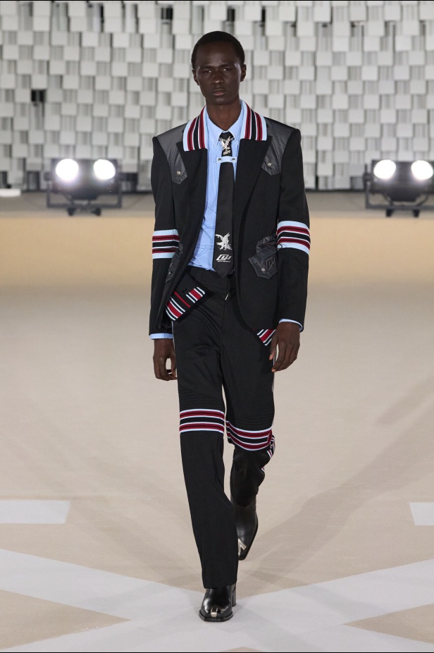 عرض أزياء Off-White لخريف وشتاء 2025