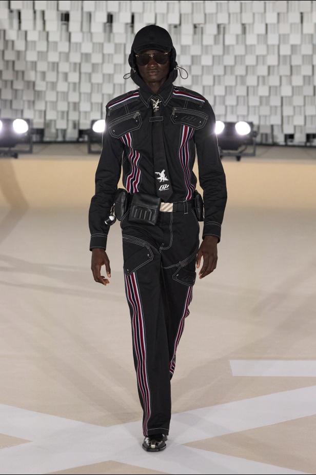 عرض أزياء Off-White لخريف وشتاء 2025