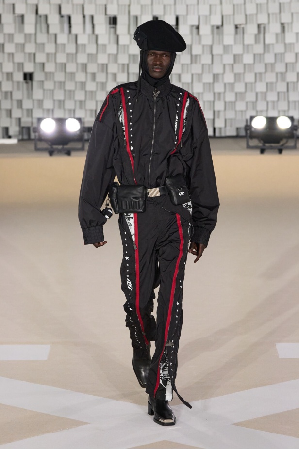 عرض أزياء Off-White لخريف وشتاء 2025