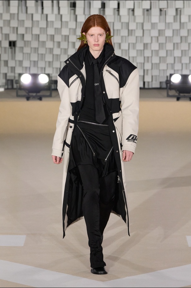 عرض أزياء Off-White لخريف وشتاء 2025
