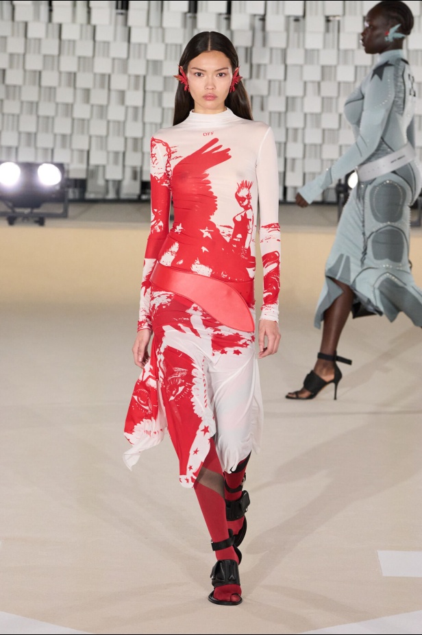 عرض أزياء Off-White لخريف وشتاء 2025