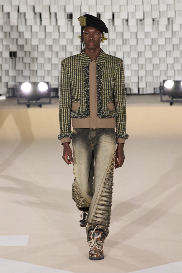 عرض أزياء Off-White لخريف وشتاء 2025