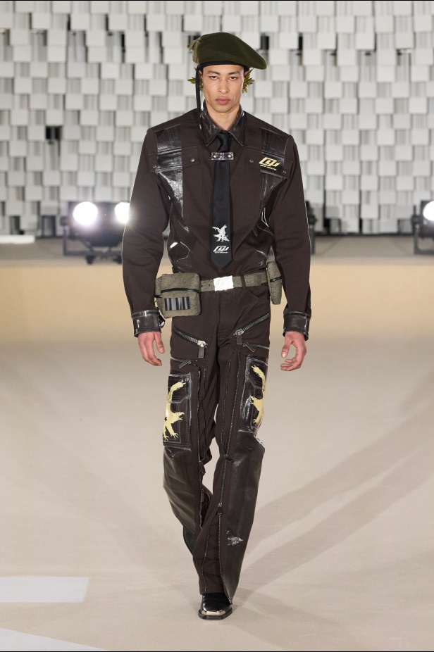 عرض أزياء Off-White لخريف وشتاء 2025