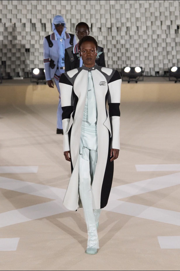 عرض أزياء Off-White لخريف وشتاء 2025