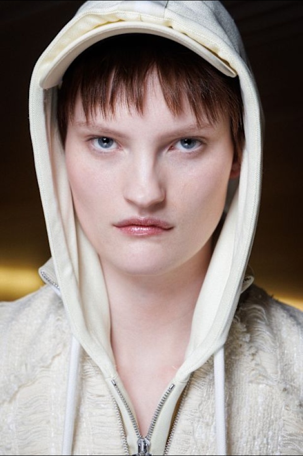 عرض أزياء Off-White لخريف وشتاء 2025