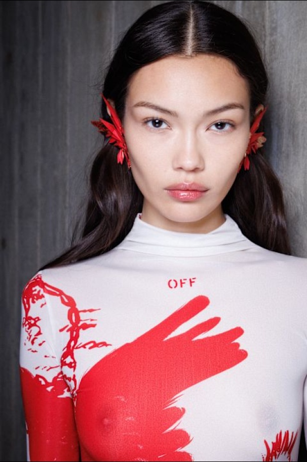 عرض أزياء Off-White لخريف وشتاء 2025