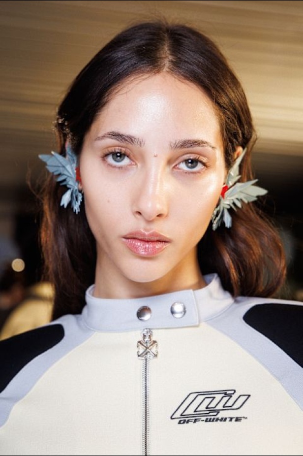 عرض أزياء Off-White لخريف وشتاء 2025