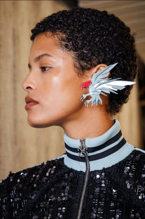 عرض أزياء Off-White لخريف وشتاء 2025