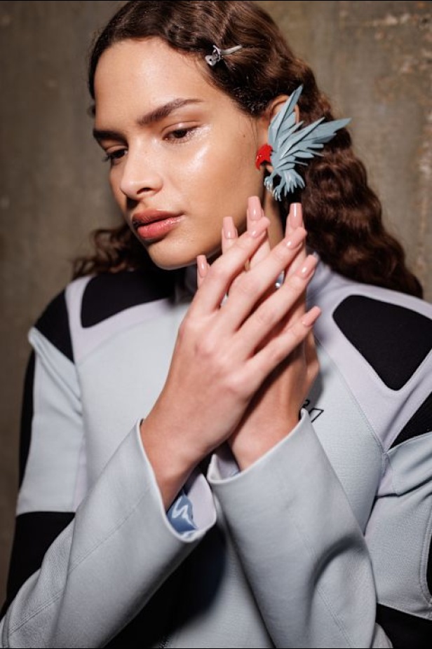 عرض أزياء Off-White لخريف وشتاء 2025