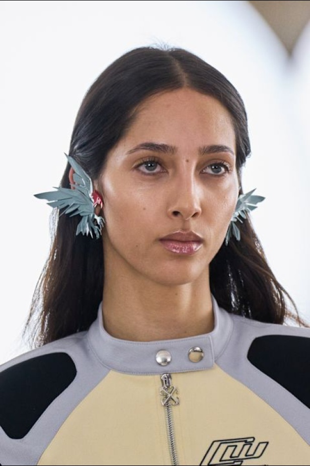 عرض أزياء Off-White لخريف وشتاء 2025