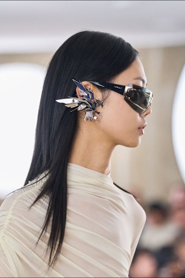 عرض أزياء Off-White لخريف وشتاء 2025