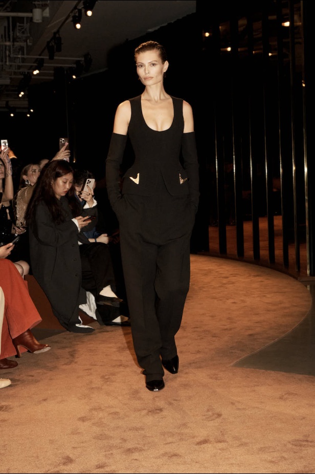 من باريس إلى تكساس .. مجموعة سكياباريلي لموسم خريف 2025