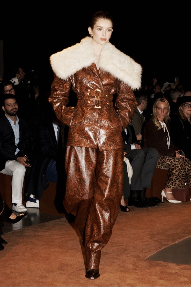 من باريس إلى تكساس .. مجموعة سكياباريلي لموسم خريف 2025