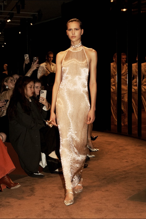 من باريس إلى تكساس .. مجموعة سكياباريلي لموسم خريف 2025