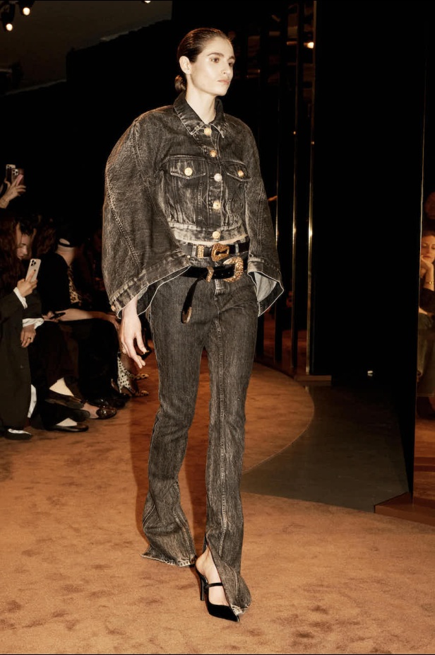 من باريس إلى تكساس .. مجموعة سكياباريلي لموسم خريف 2025