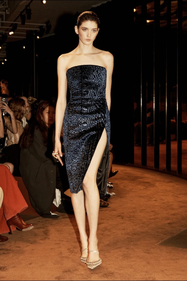 من باريس إلى تكساس .. مجموعة سكياباريلي لموسم خريف 2025