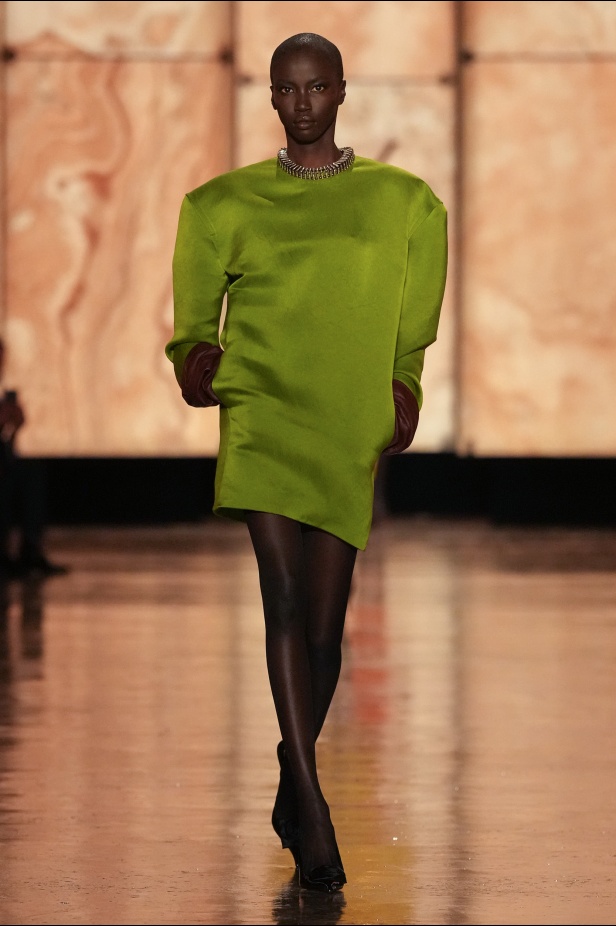 مجموعة سان لوران لشتاء 2025 في باريس