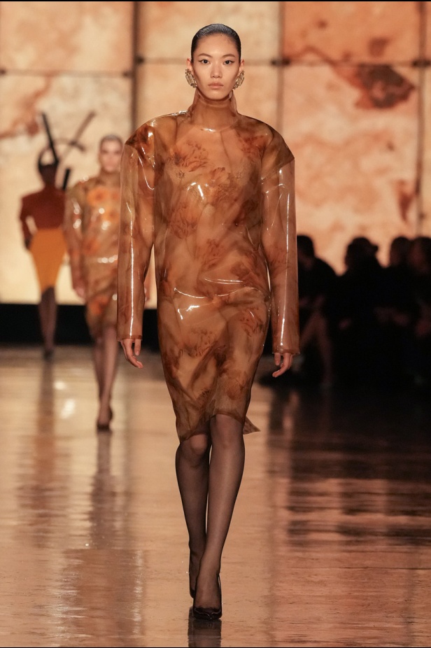 مجموعة سان لوران لشتاء 2025 في باريس