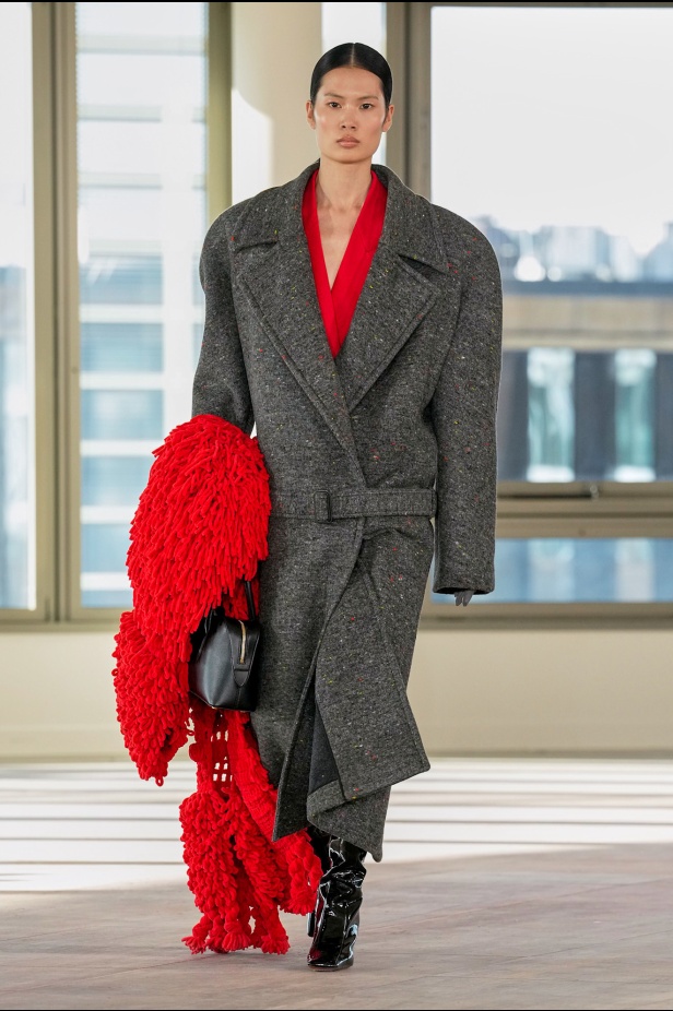 ستيلا مكارتني تفتح أبواب "STELLACORP" لخريف وشتاء 2025