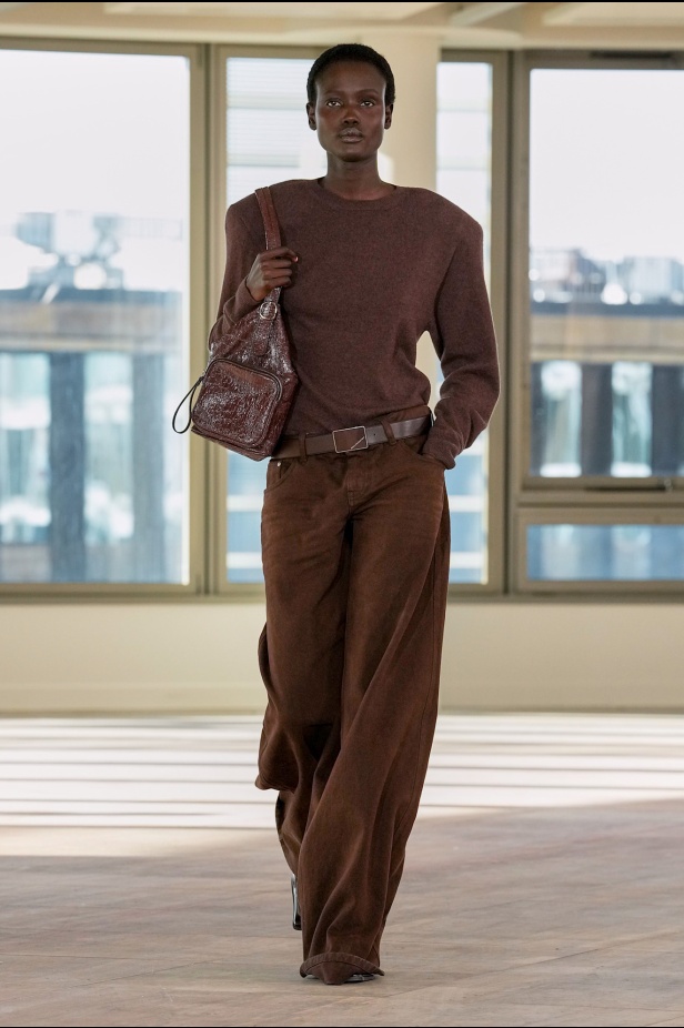 ستيلا مكارتني تفتح أبواب "STELLACORP" لخريف وشتاء 2025