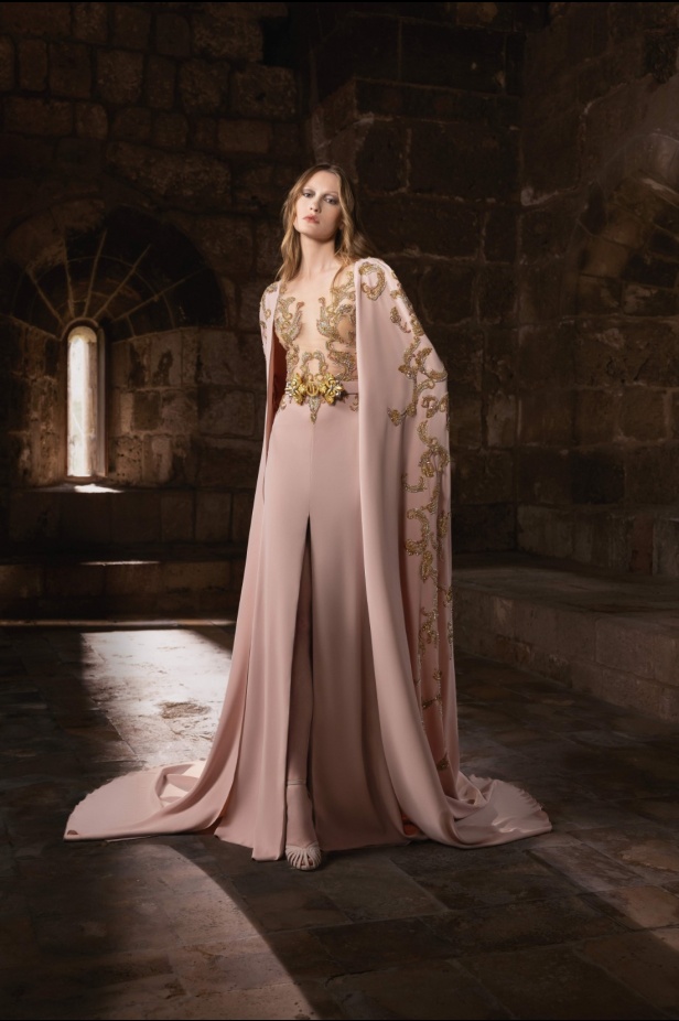 "من الحرير والصلب"... مجموعة طوني ورد لخريف وشتاء 2025 تستكشف التناقضات بلمسة من الرقي والأناقة